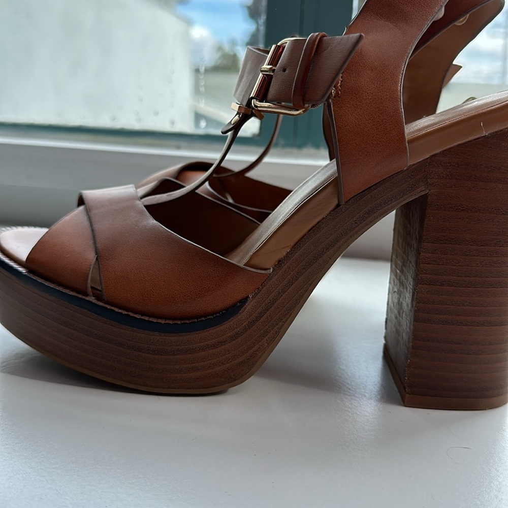 👑never worn 70’s wedge peep toe